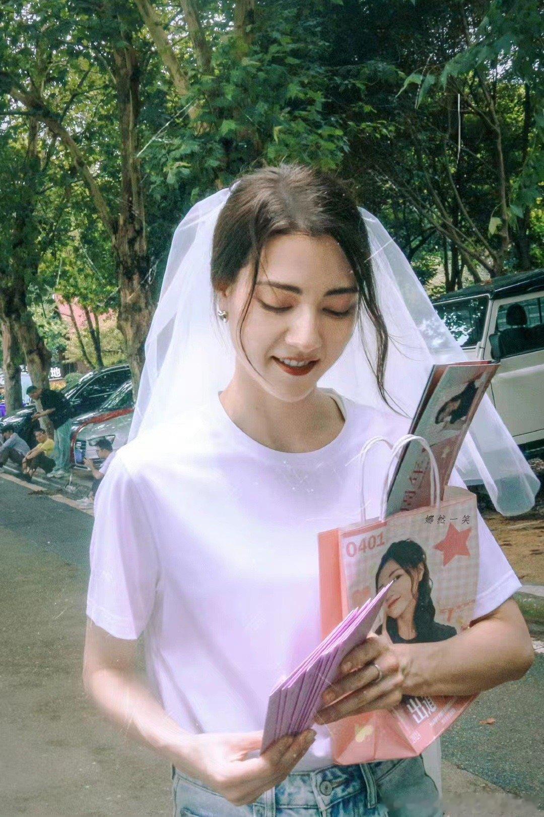 #娜然戴头纱和我双向奔赴了# 娜然的粉丝们有眼福了呢，能够感受到娜然宝宝对我们这