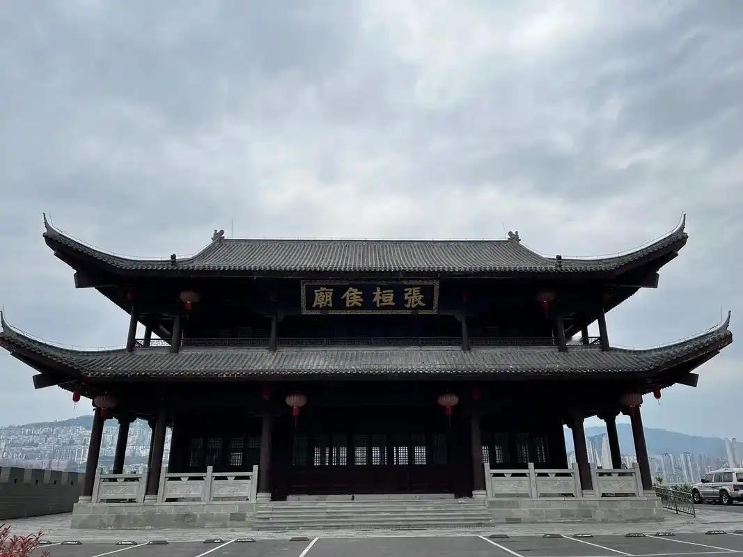 张飞是三国名将，家喻户晓。一直以来，川渝一带流行着一种说法，是张飞头在云阳，身在