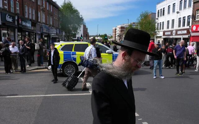 英国安全大臣贾维斯表示，在两名犹太男子昨日于伦敦北部遇刺后，英国将提出额外资金并