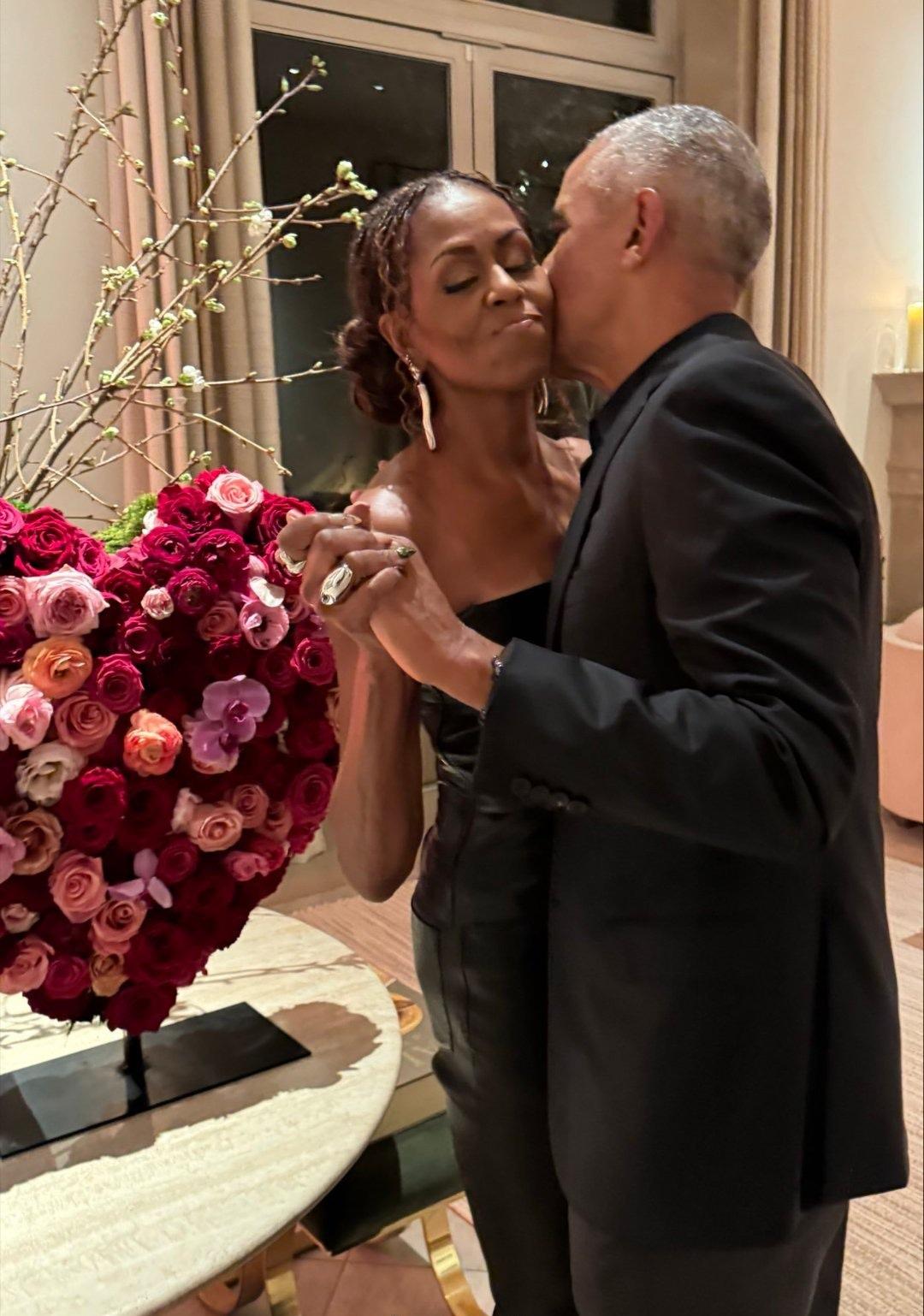 奥巴马与妻子米歇尔秀恩爱 ​​​