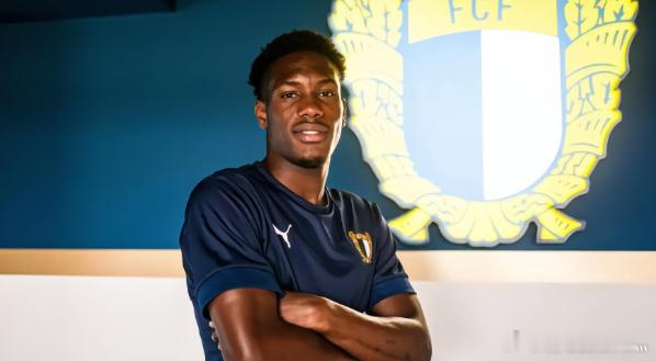 葡媒：多特就引进法马利康20岁后卫易卜拉希马展开初步谈判北京时间4月14日，据葡