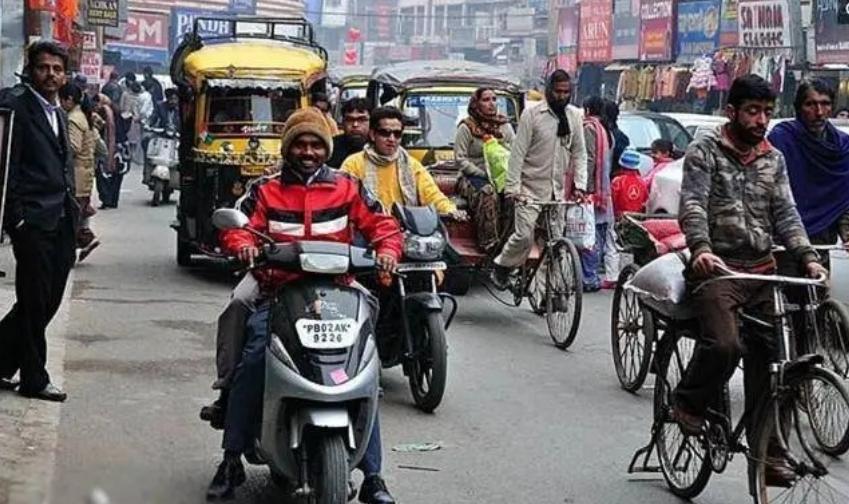 中国现在最担心的国家估计就是印度了，担心印度突然“崩溃”。一旦印度没了，十几亿人