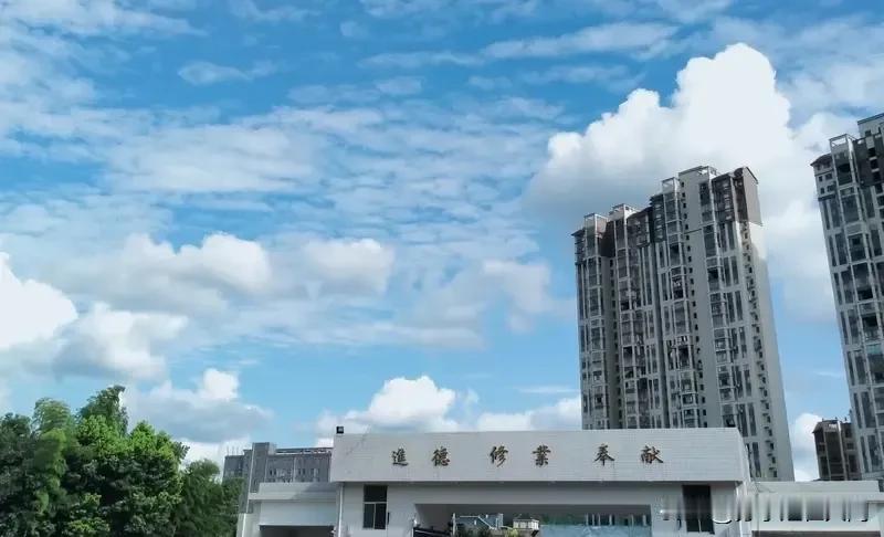 山东这事儿真让人揪心！9月12日中午，济宁兖州区朝阳学校部分师生吃完学校统一配送