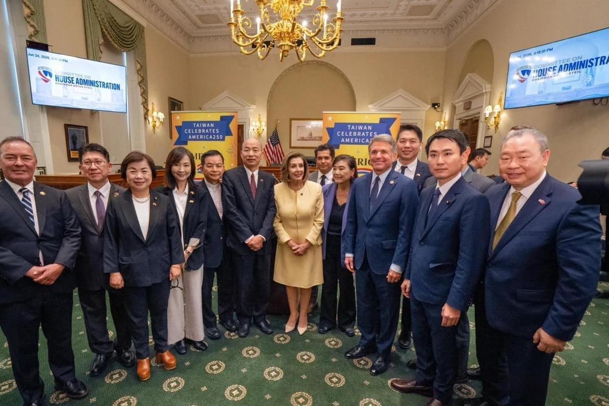 韩国瑜赴美见美众议长，踩红线必须付出实质代价

当年佩洛西窜台，台湾海峡中线直接