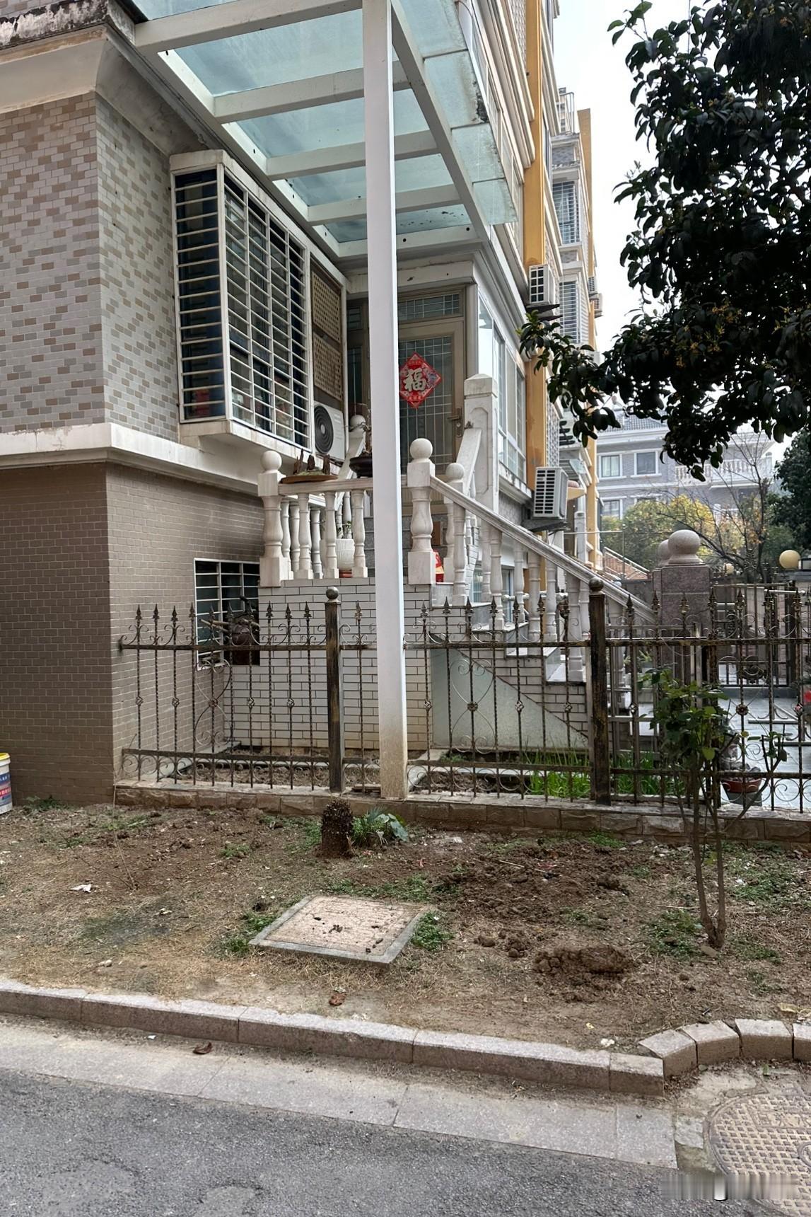 眼看春节就要到了，
期盼养老金能早日兑现！
还差三个月就退休二年啦，
目前，仍在