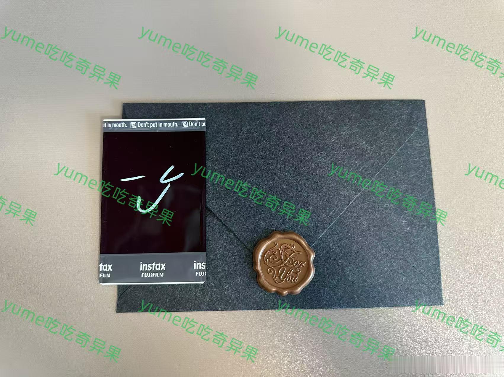 “洋湖公园走路冠军——成毅/傅诗淇”在比赛时留下的风景照，外加背面的小wink。