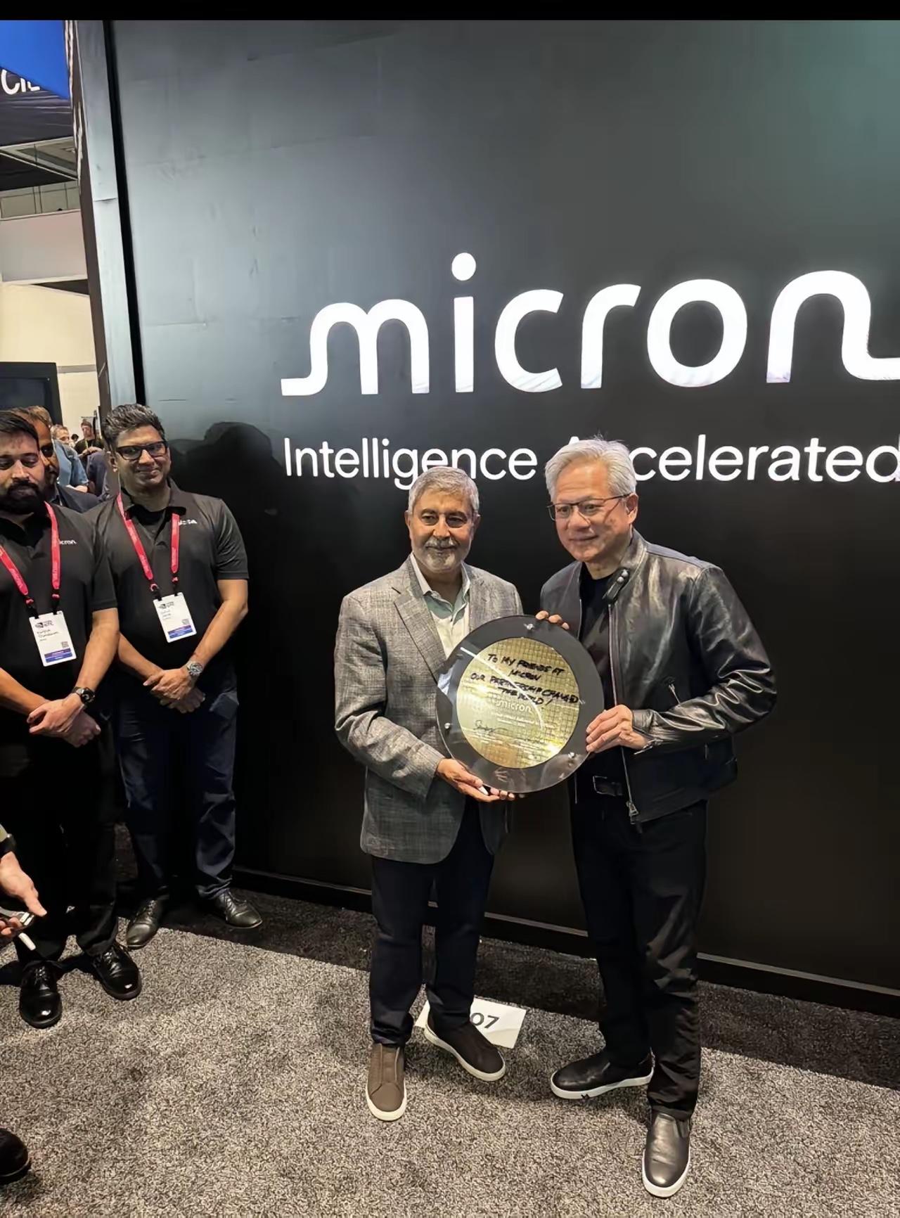 美光实际财报已经不能用炸裂来形容，

毛利达到81%，比英伟达的75%还要高了，