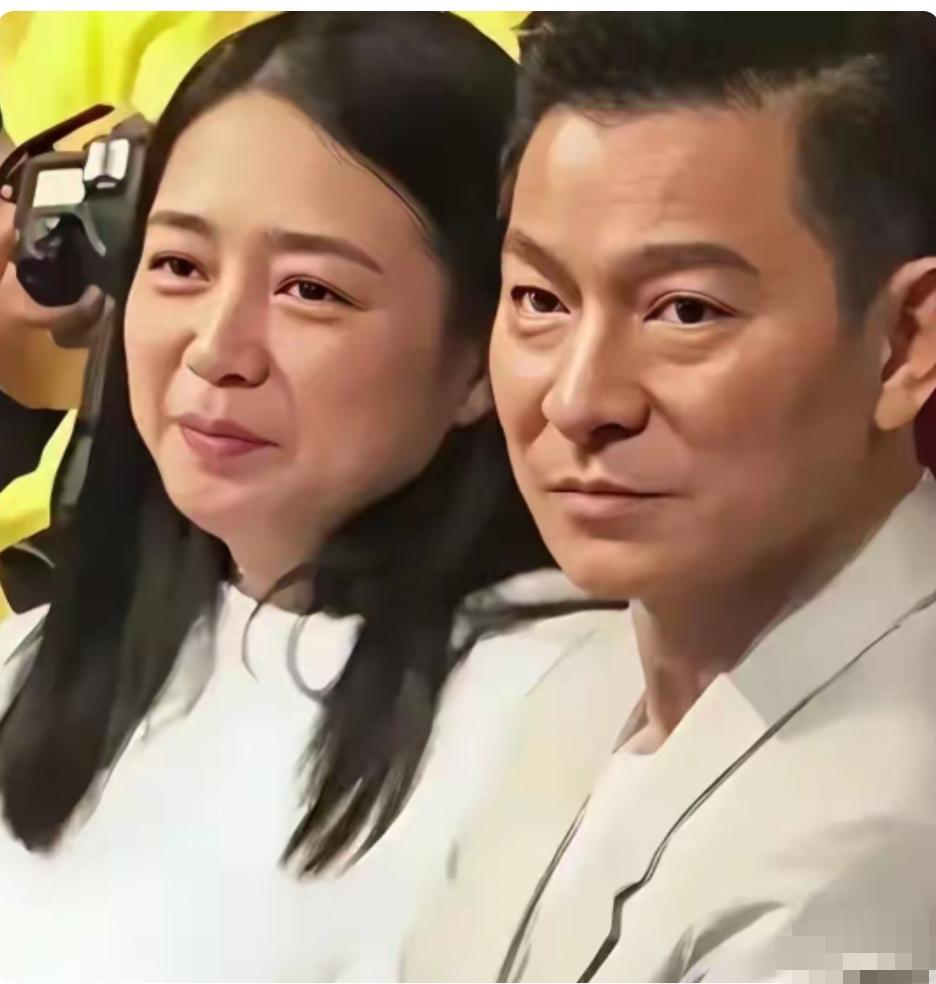 原来天王刘德华的老婆也不瘦啊！