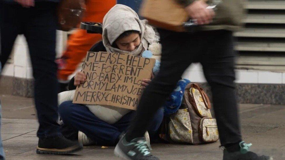 凤凰新闻【浙江宣传：美国“斩杀线”意味着什么】近期，美国“斩杀线”成为网友热议的