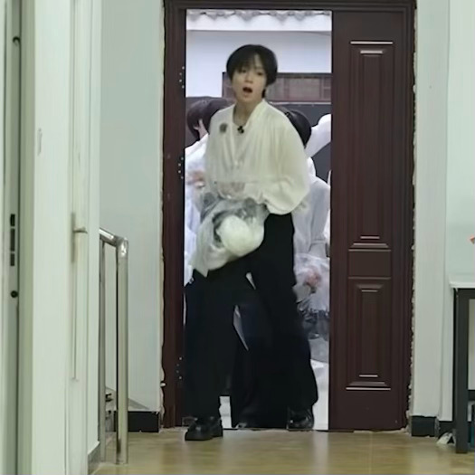 🎀1第一个进门 