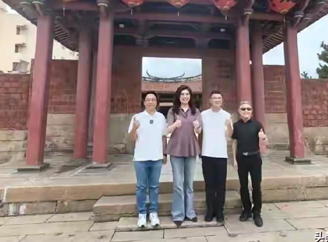 郑丽文第五度南下彰化，这次是以观光参访之名。

竹北蓝白整合破局风波还在持续发酵