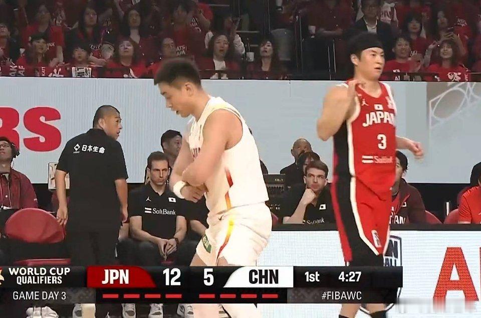 首节过半咱们只拿了5分，还是进攻便秘问题啊，太犹豫了，春节集训一个月没看来有什么