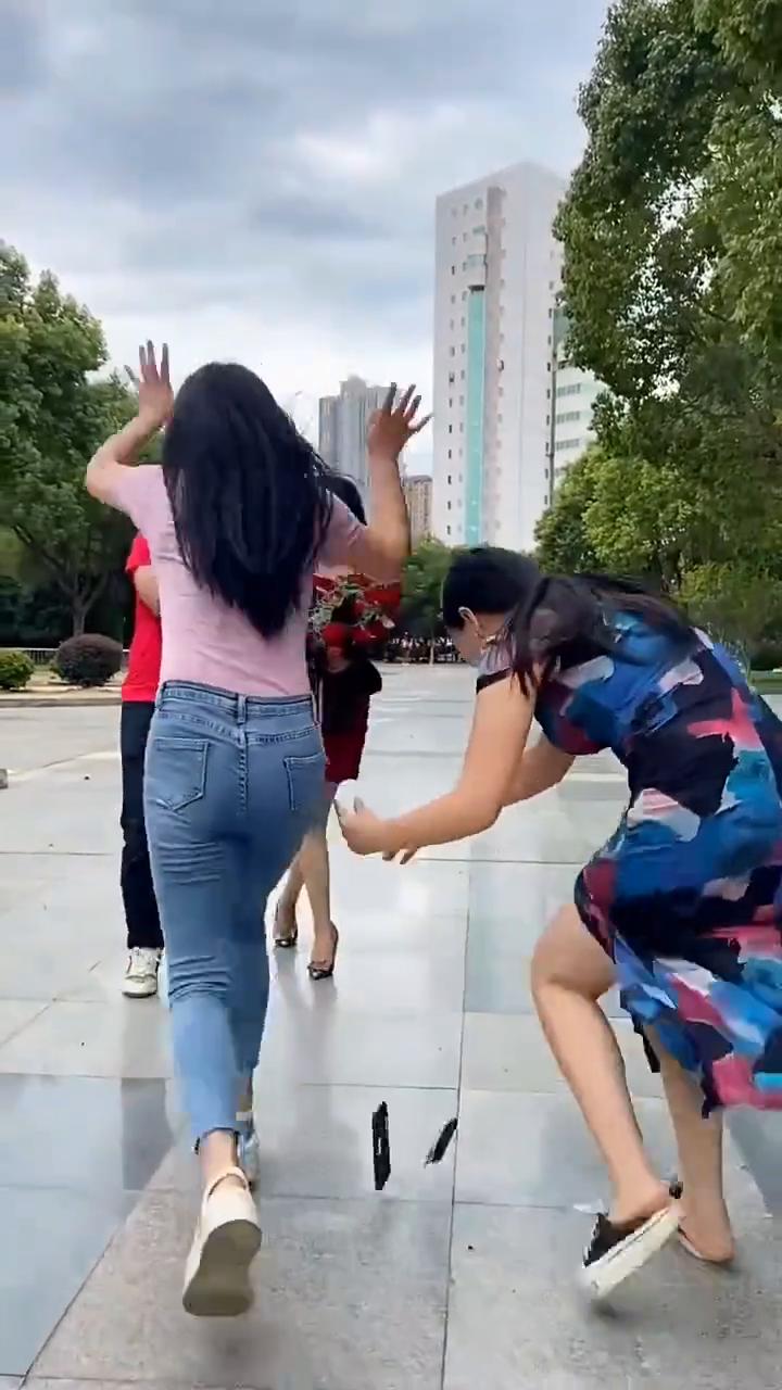 哈哈哈哈。