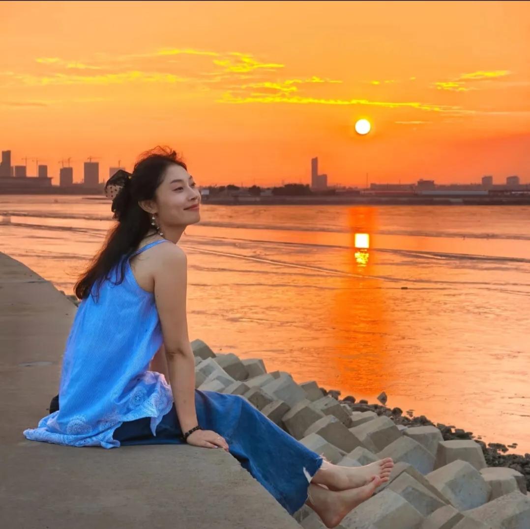 相亲第一眼看上对方的概率有多大？
相亲第一眼就看上对方的概率低得可怜。据婚恋平台