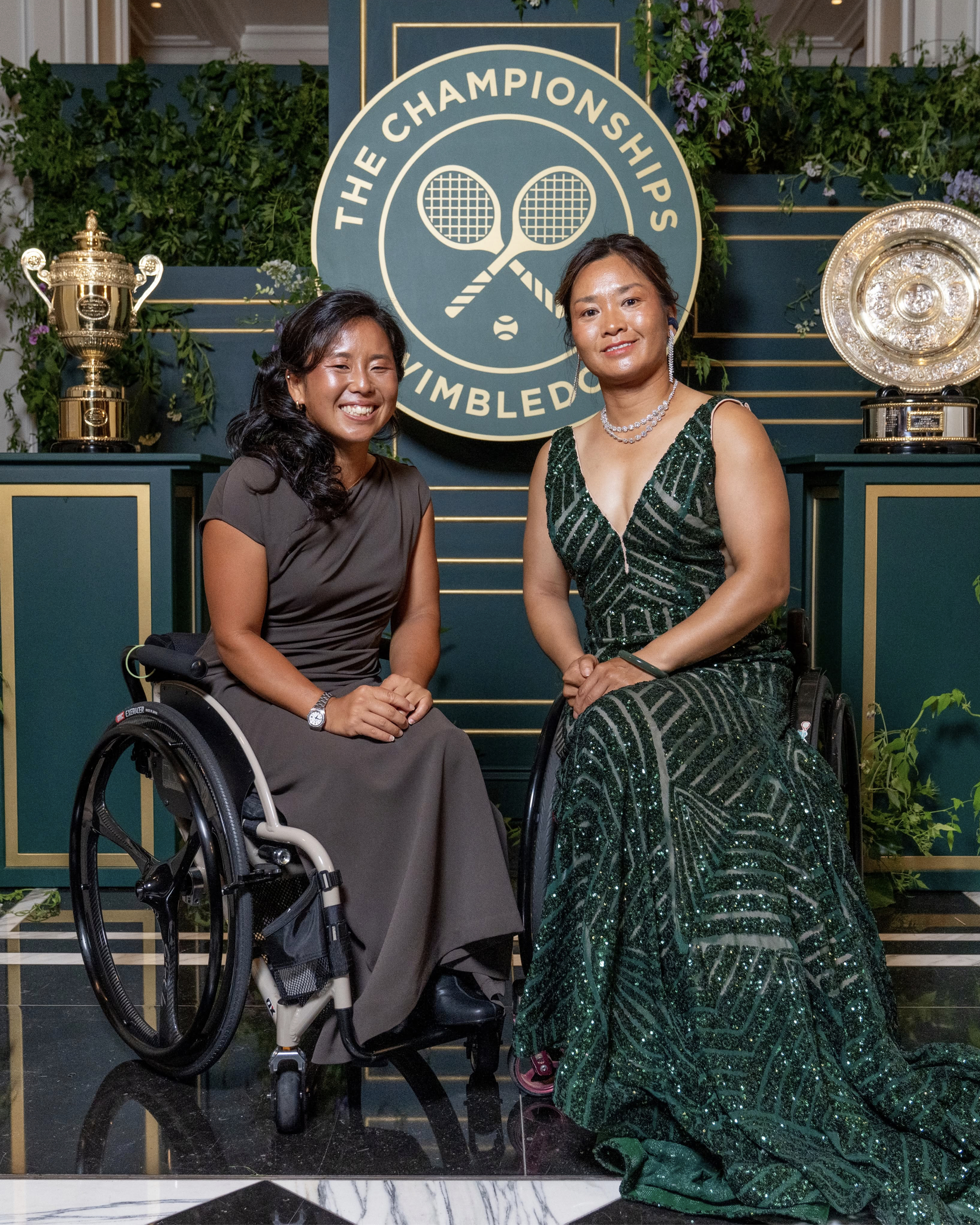轮椅女双冠军朱珍珍参加温网冠军晚宴🎾📸绿色的裙子很好看，很符合温网的感觉～除