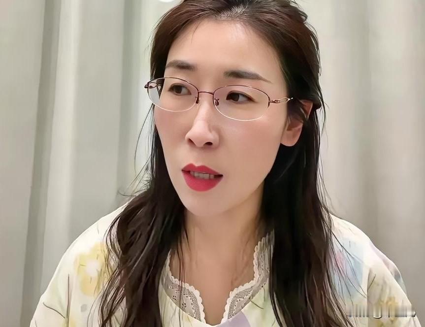 朱女士这下消停了，
把唐先生搞臭了，
公司和资金都受到了很大的影响，
婚也不离了