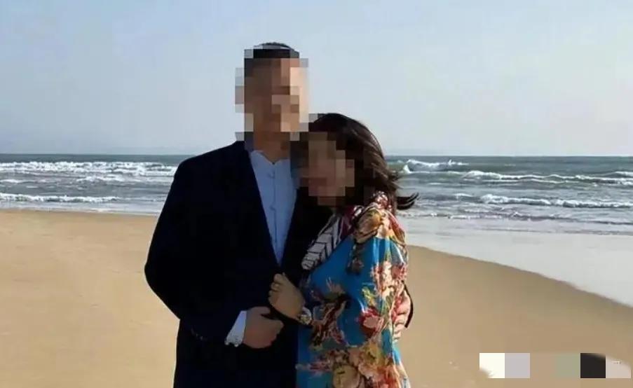 “这可真是典型的人傻钱又多”！2024年，北京一53岁大妈，被北大博士男友骗走足