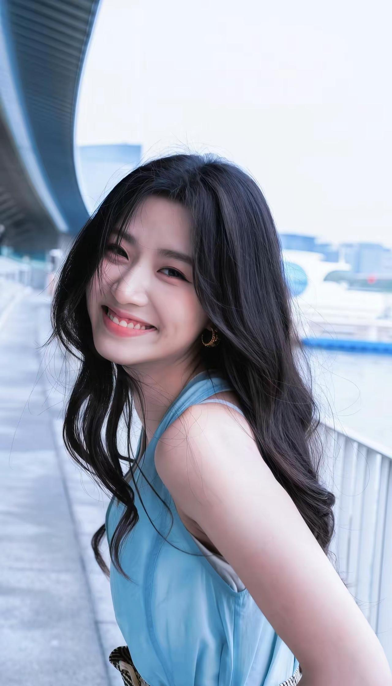 张爱玲曾说：“无论谁离开了你，别忘了在他来之前，你本来就是一个人生活。”