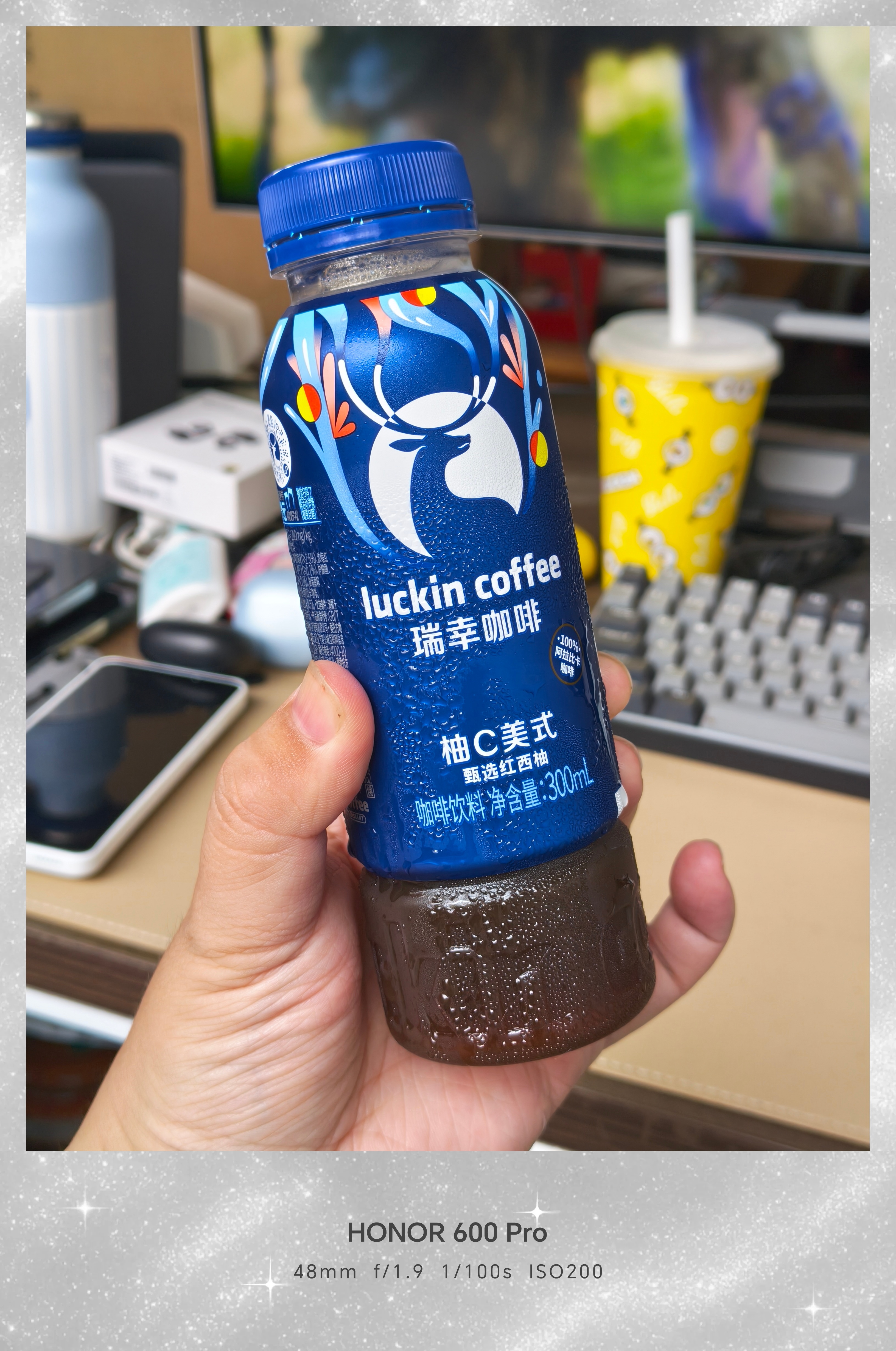 最近喝零食店的瑞幸咖啡我感觉也还行啊，其实跟店里的比，一杯7.9，300ml其实
