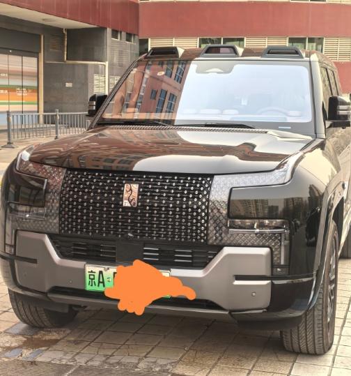 今天抽空试驾了下仰望U8，看起来虽然比较大，但是灵活性真不是盖的。
后轮转动系统