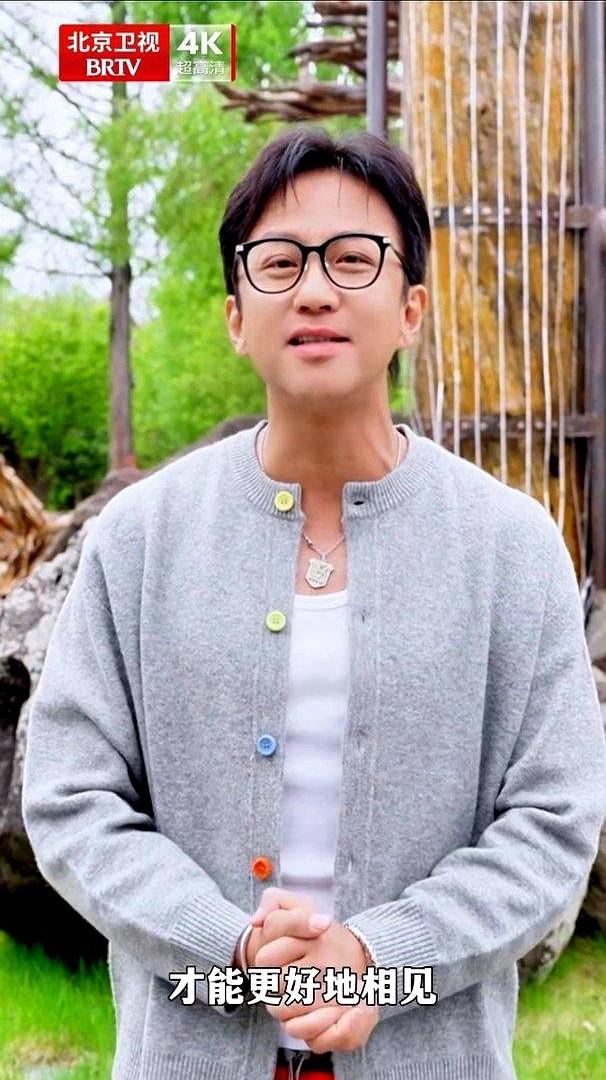 邓超孙俪一件衣服两个人穿，这事儿我怎么没早发现？

邓超在618歌会穿了件灰色开
