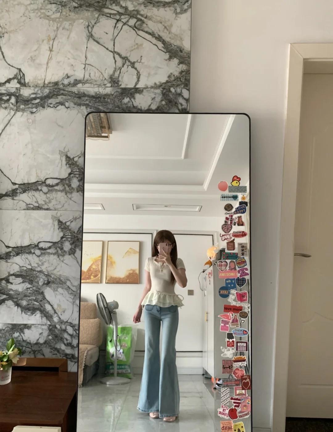 这套出去玩咋样？会不会太素了，要留吗？
今天穿这套