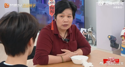 余承恩 老式小孩的责任感 谁看了余承恩在妈妈生病时的样子不被他的责任感征服啊！妈