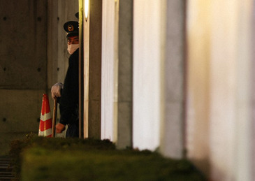 #擅闯中使馆的日本少尉称带刀为自杀#【擅闯中国使馆的日本陆自少尉已被逮捕：带刀是