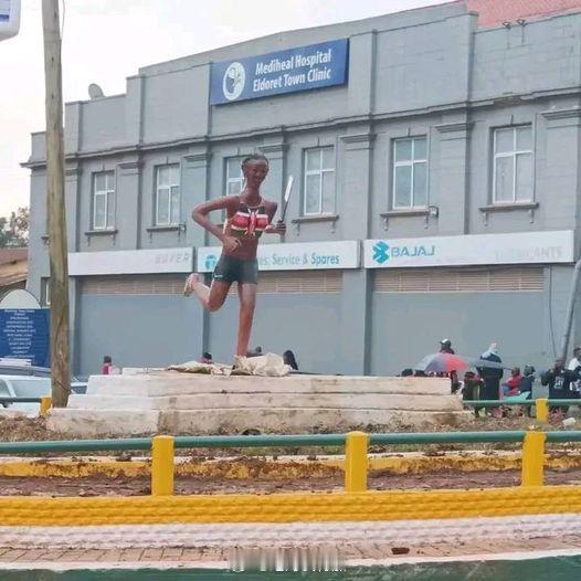 Eldoret 埃尔多雷特即将升级行政级别为市，为此事件请了本地“艺术家”制作了
