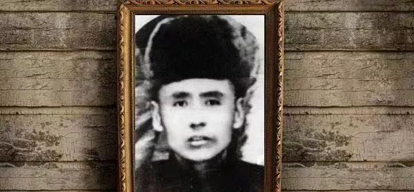 1934年5月的一天，一警卫首领为了10万块钱，将一司令出卖给了日军，面对残暴的