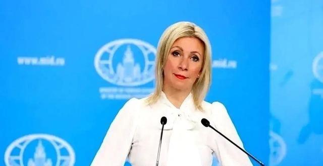 关于格陵兰岛，俄罗斯突然开腔了。话筒直接递给中国，上来就一句硬话：在这块地盘上，