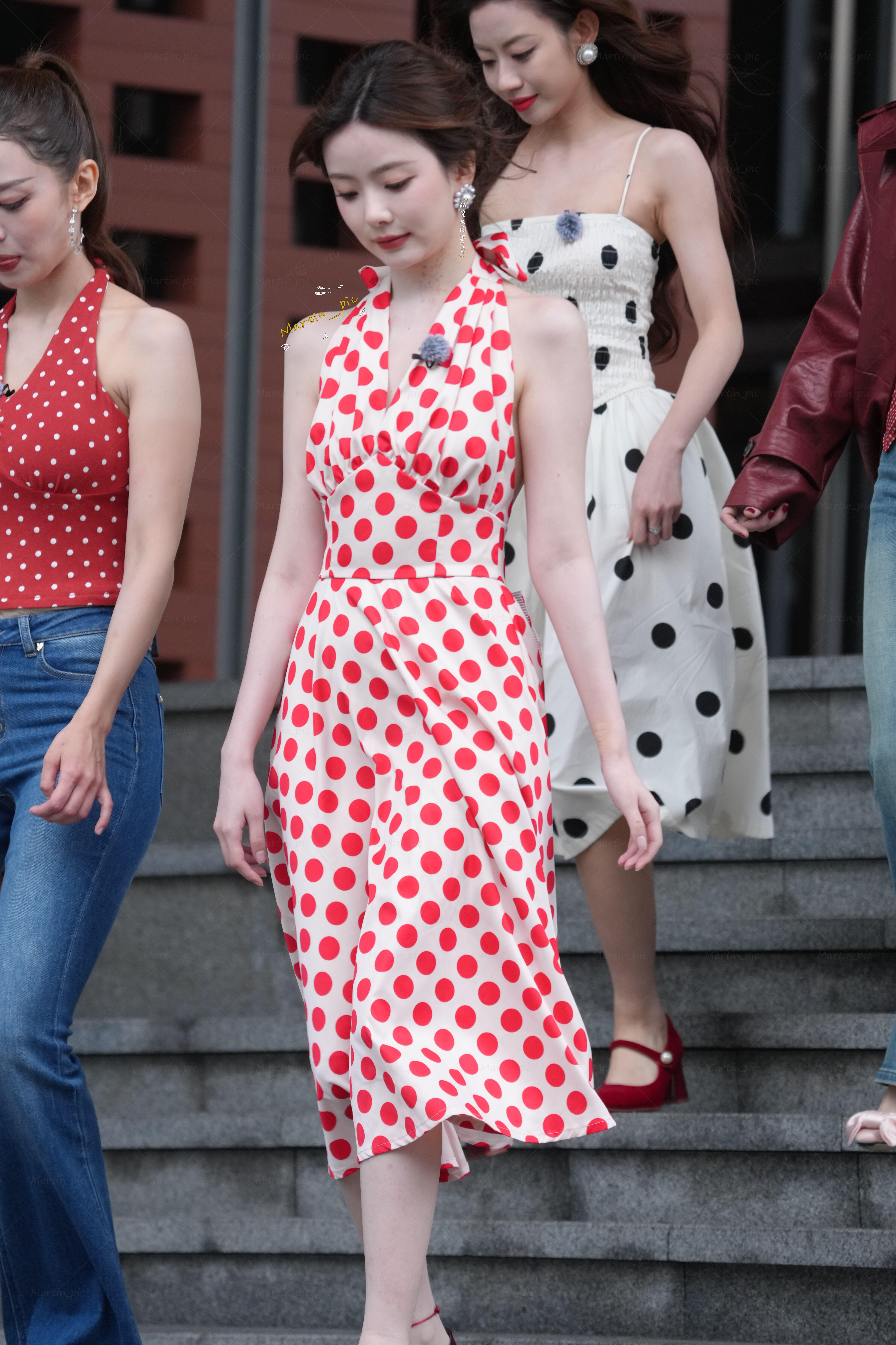 陈卓璇生图居然也白到发光 