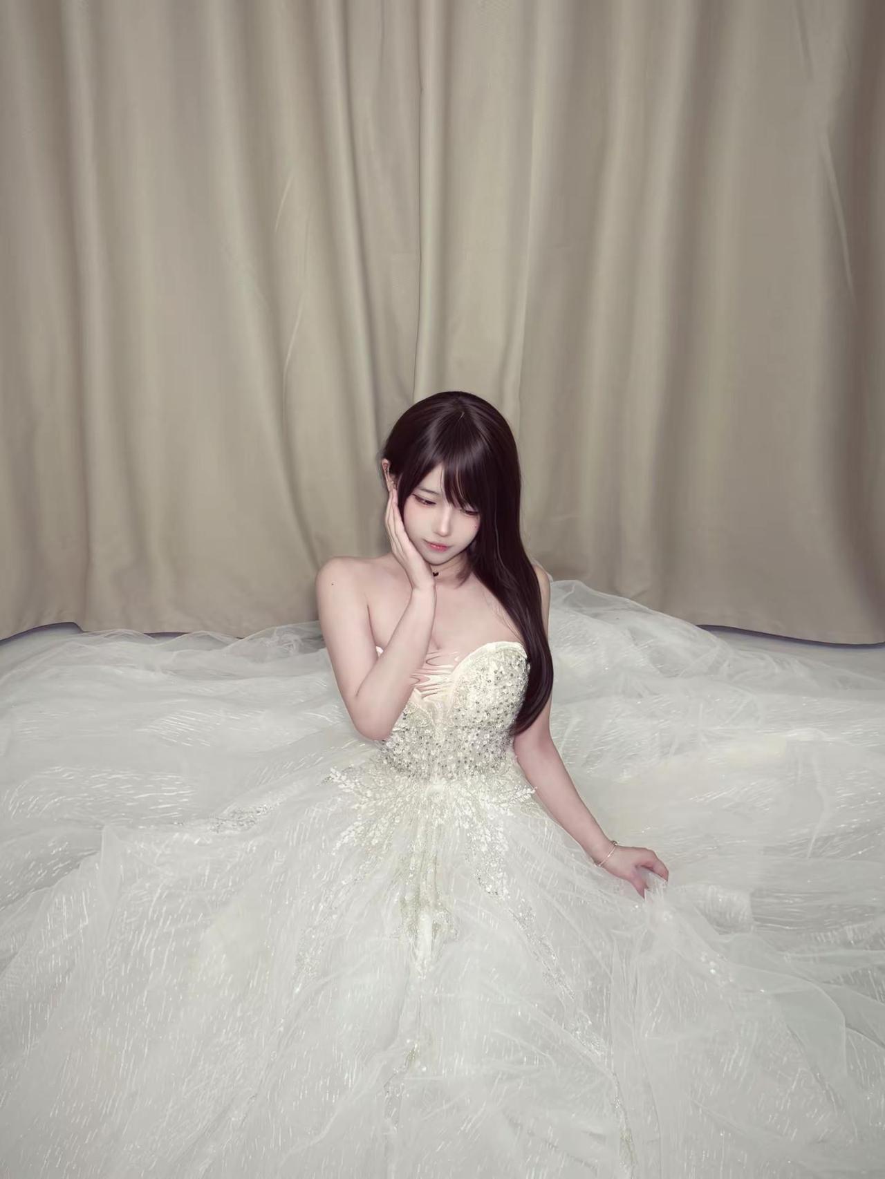 我原谅了太多本不该原谅的事 当我决定用离开教会你珍惜的时候 你却告诉我你爱我 婚