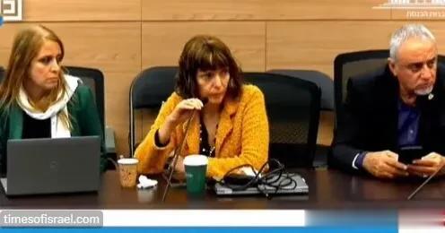 “以色列人质在释放前被哈马斯喂服用了1种名为氯硝西泮镇静剂，以便他们在交给红十字