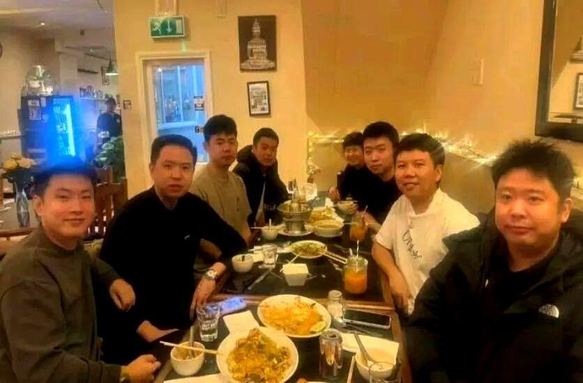 赵心童连拿两个冠军后，悄悄做了一件事。
 
他把肖国栋按在自己旁边的座位，说大哥