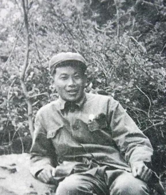 [熊猫]1950年，志愿军缴获了3000条毛毯，89师政委王直却下令全部剪碎，战