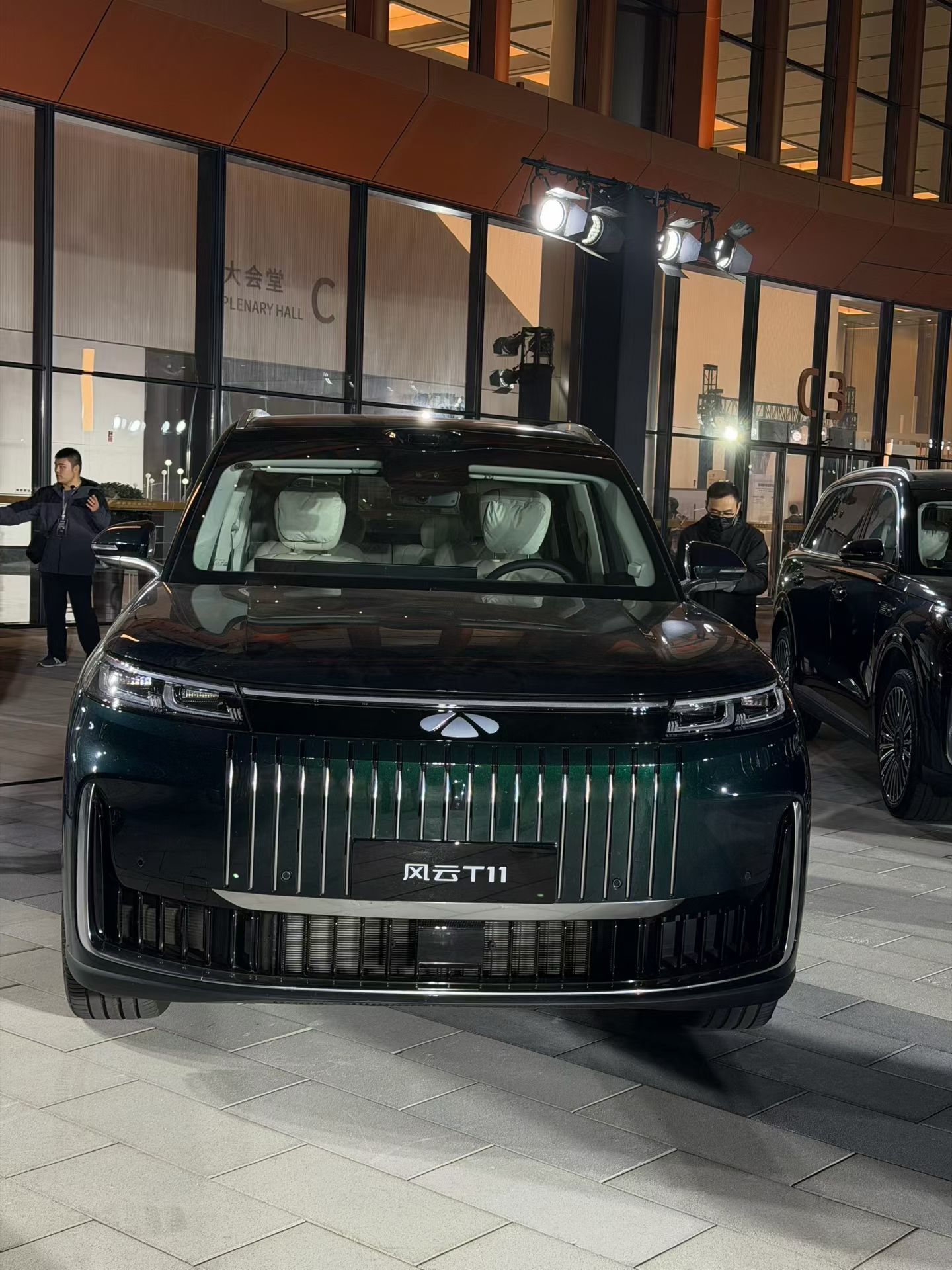 风云T11上市让百万豪华触手可及风云T11这波是把“豪华”和“良心”焊死在车身上