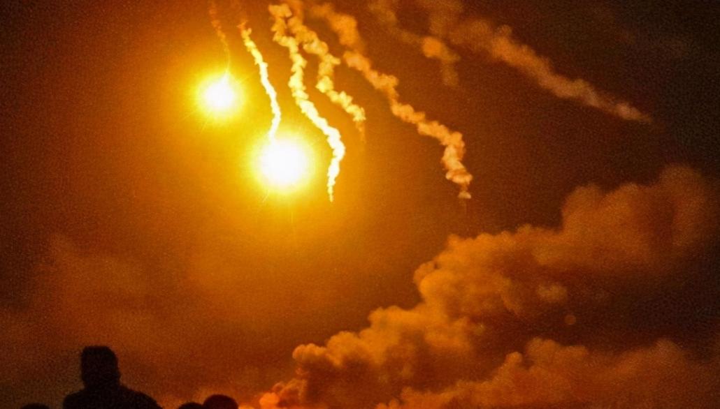 美军八大基地同时挨炸，伊朗这次玩真的了。6月28日，伊朗革命卫队高调宣布：导弹+