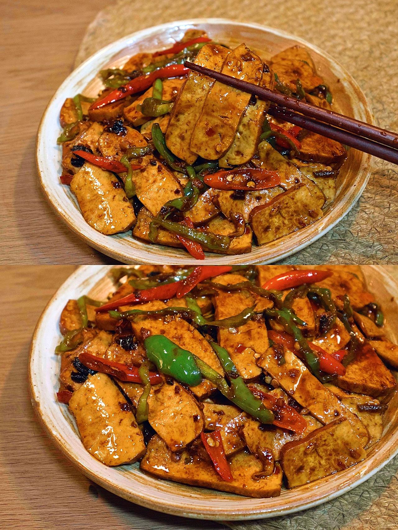 经常做这个香辣豆干！真的是下饭又好吃~
可以试一下这个香辣豆干，特别下饭~
食材