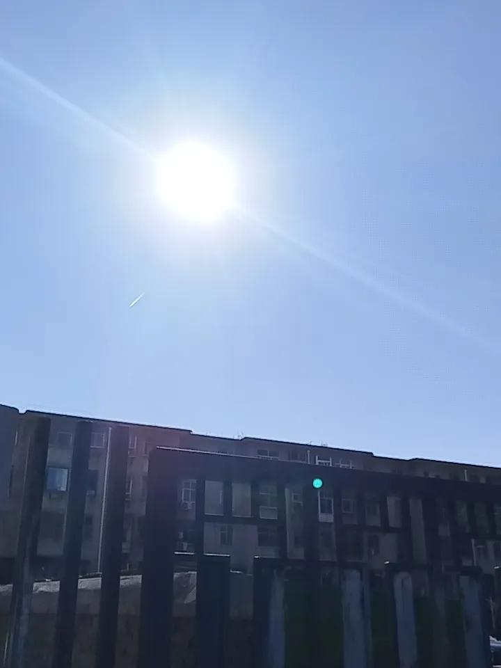 随手拍一张天空照。