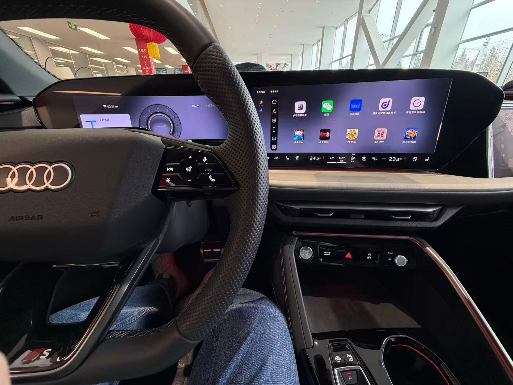 周末媳妇儿不在家，自己去雷克萨斯和奥迪的4S店逛了逛，挺有意思的，分享出来给大家