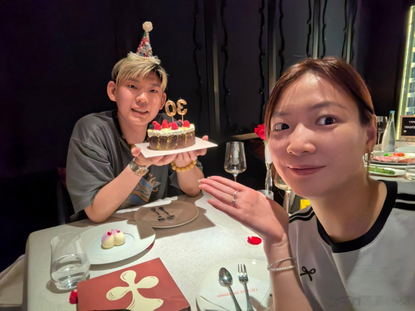 30而立，幸运的人幸福总是围绕着我，努力通过自己的力量也让身边的人都幸福起来！[
