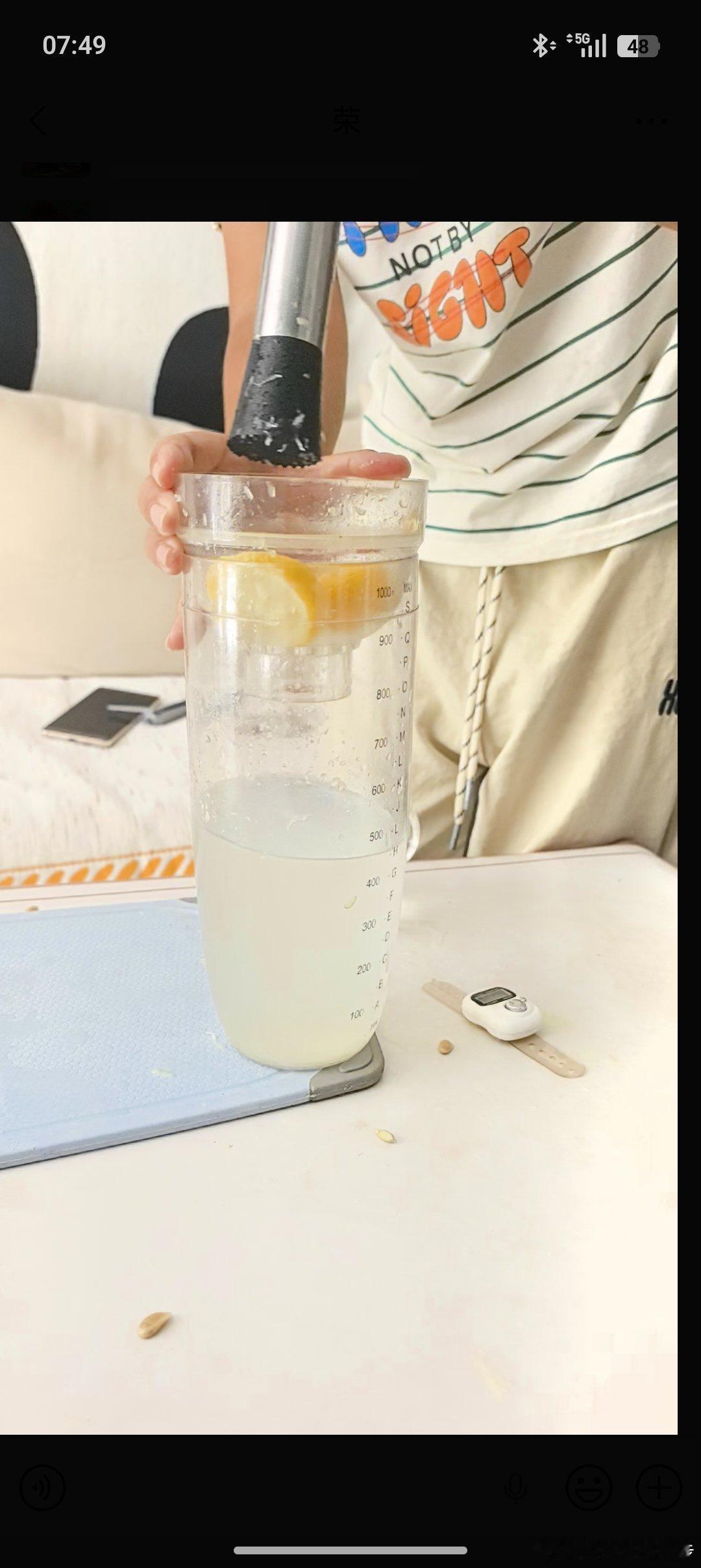 这杯柠檬水特别甜，因为是大哥前后做的。      我周末没事干，一个人出来闲逛，