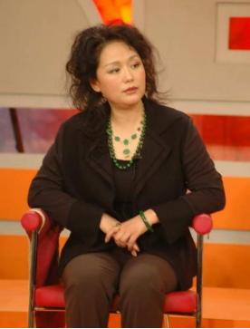 1976年，廖学秋拍戏回到家后就看到自己床上睡着另外一个女人，面对男朋友的苦苦哀