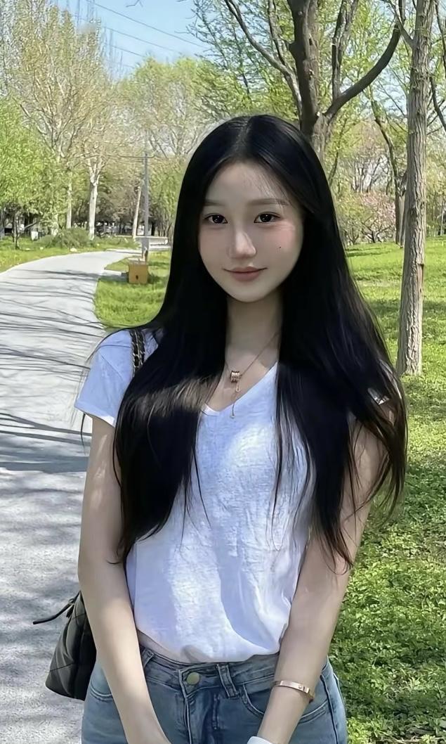 你心中的美女啥模样美女应该漂漂亮亮，长相好、身材好