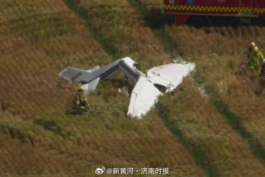 【#澳大利亚一飞机坠毁飞行员身亡# 】当地时间10月22日，澳大利亚警方证实，维