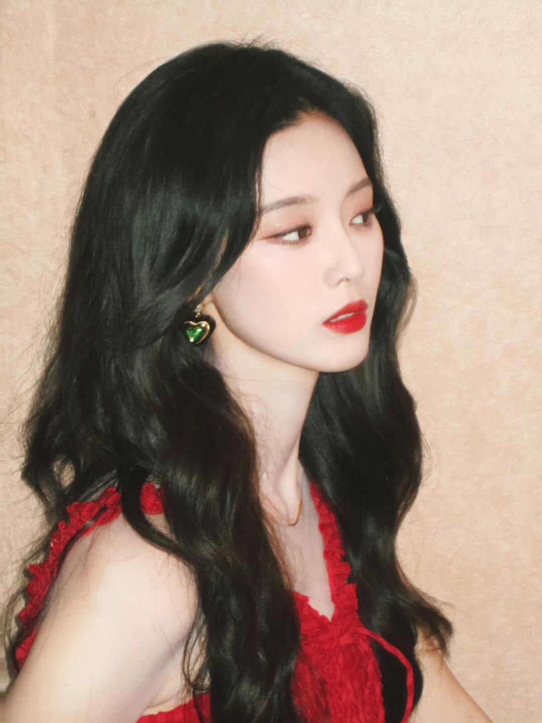 黄子韬应该是她最好的选择，徐艺洋不肯公开是怕被骂的吧 ​​​
