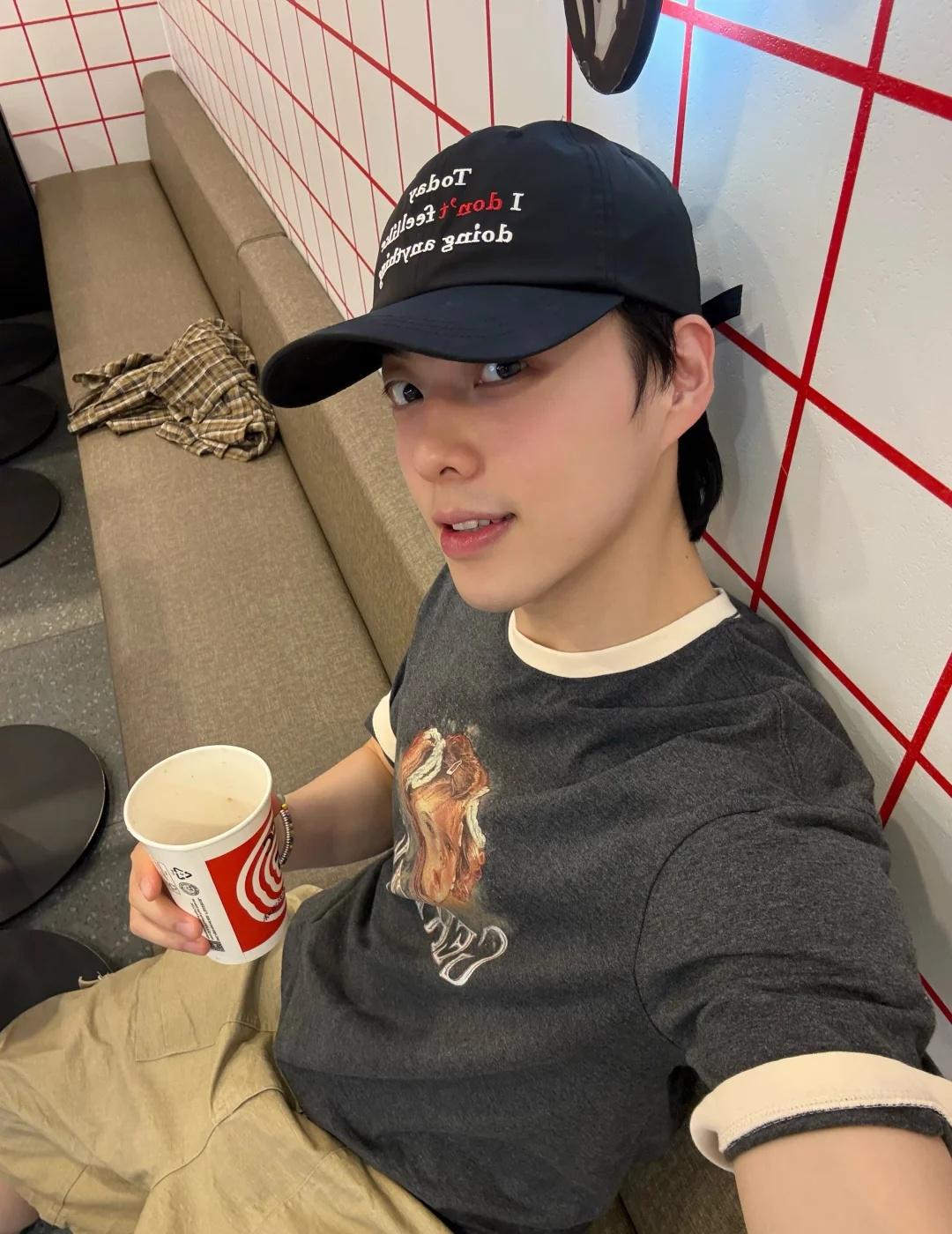 自拍的拍🤳
拍到发呆
我的随手拍
