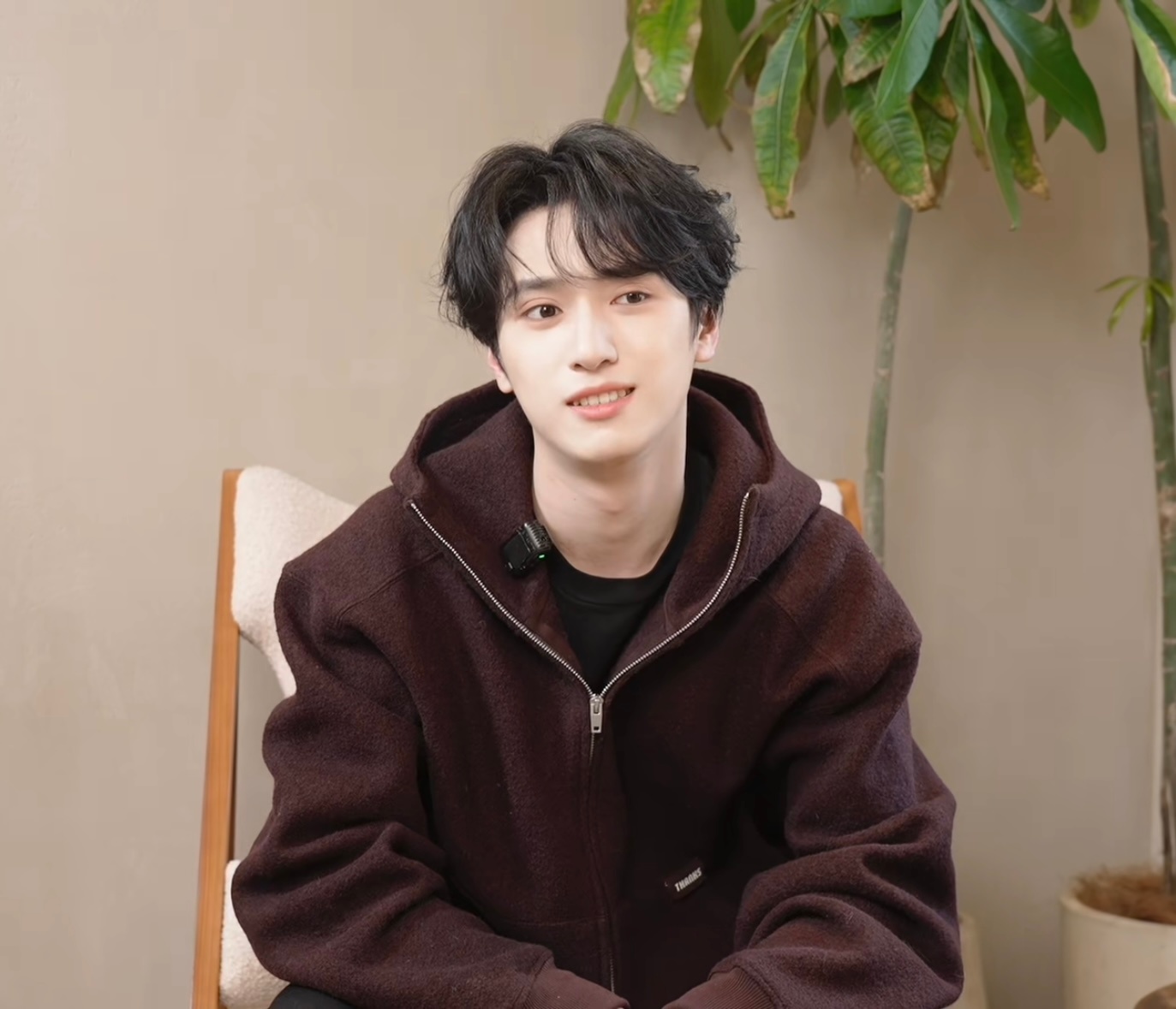 迷人都小严吸引视线👀 