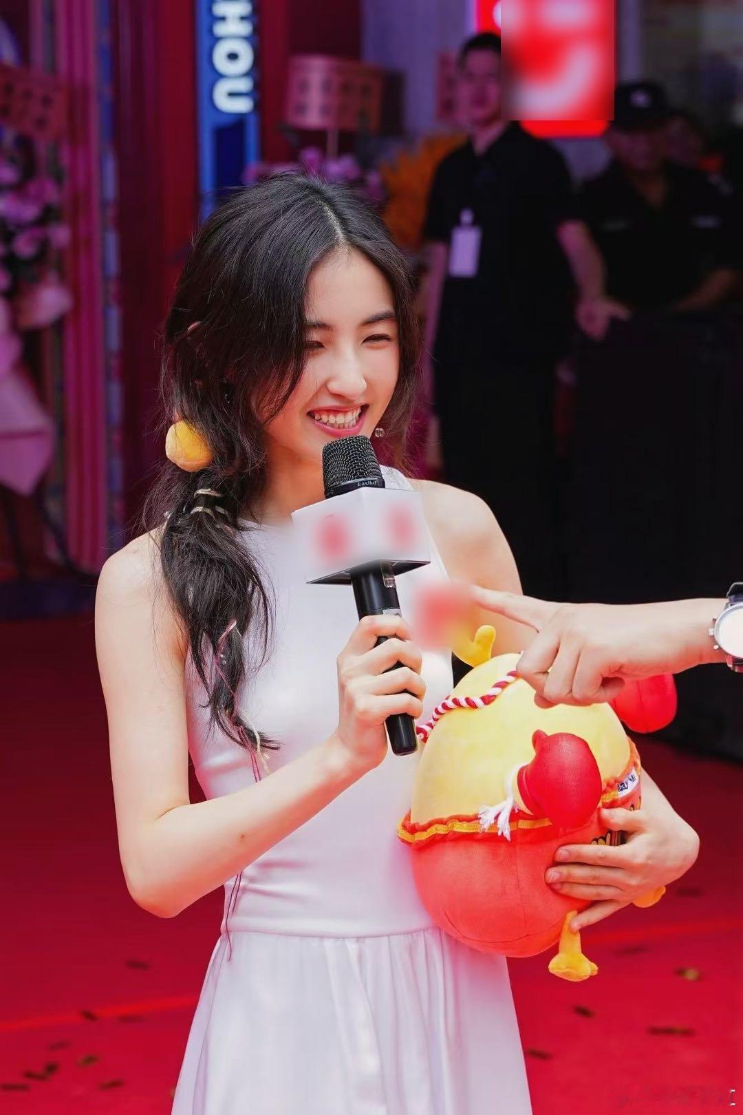 张子枫说广东凉茶可以代替冰美式 张子枫说要把冰美式换成广东凉茶？妹妹认真的样子好
